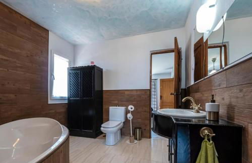 Preciosa villa con gran piscina y fabulosas vistas - Photo 18