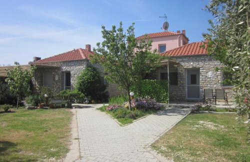 Petra Houses - Photo 1