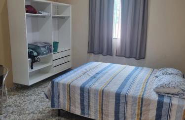 Casa espaçosa, Mobiliada e bem localizada - Foto 26