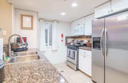 AWESOME 3BR 1 Block To Ocean Fast WIFI C1 - Photo 18