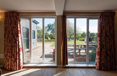 Marshlands House, Sleeps 16 - Country barn with hot tub - Foto 23