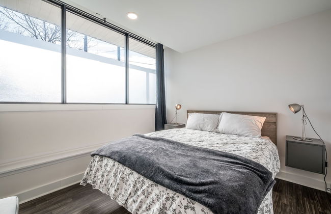 Modern Contemporary 2 Bedroom Suite - Photo 6