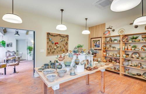 8 Mi to Lake Michigan Creative Retreat with Deck! - Foto 3