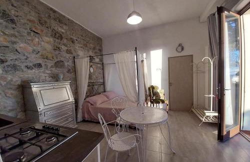 Monolocale con bagno, angolo cottura e letto matrimoniale a Baldacchino - Foto 10