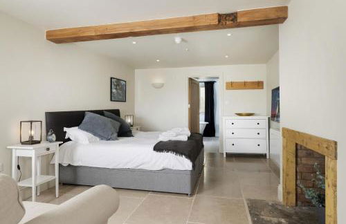 Longborough House - Photo 16