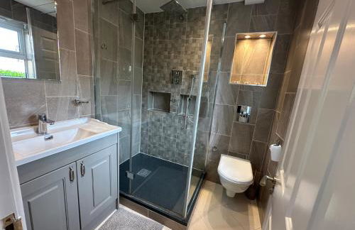 Central Woking - Photo 6