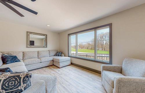 Outdoor Wonderland! Newly Built Home in Fort Ann - Foto 14