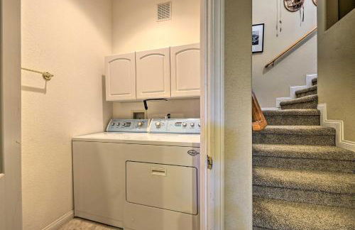 Wraparound Deck Woodland Cabin in Lake Arrowhead - Foto 27