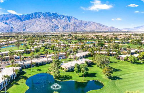 Midnights at the Oasis - Foto 36