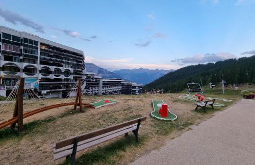 PUY SAINT VINCENT APPARTEMENT T2 BALCON SUPER PANORAMA AVEC PARKING PRIVE COUVERT et PISCINE L'ETE - Foto 43