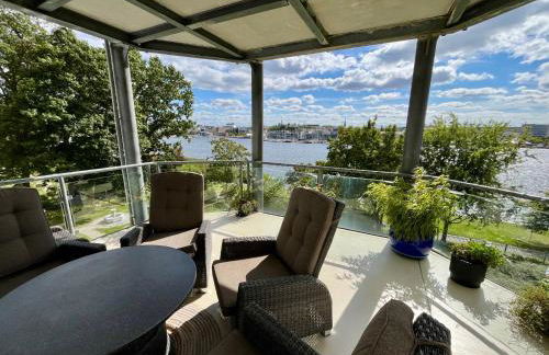 Beste Lage mit Warnowblick - großer Balkon, zwei Schlafzimmer, Aufzug, Stellplatz - Foto 22