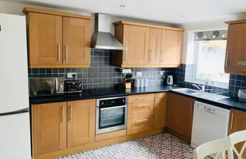 Gethin Lodge cosy Holiday cottage Near BPW with secure double garage with cctv sleeps up to 6 guests - Photo 14