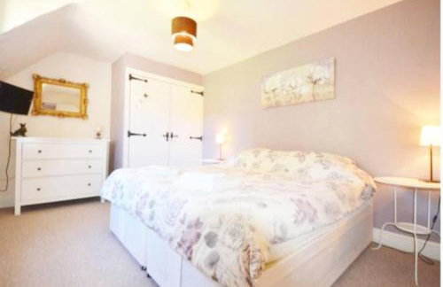 5-Bed Home - Sleeps 12 Pool Garden & Play Area - Foto 22