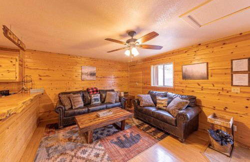 Cabin #6 Bobcat Bunkhouse - Pet Friendly - King Bed - Sleeps 4 - Photo 18