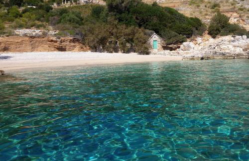 Secluded fisherman's cottage Cove Spiljice, Brac - 17031 - Photo 26