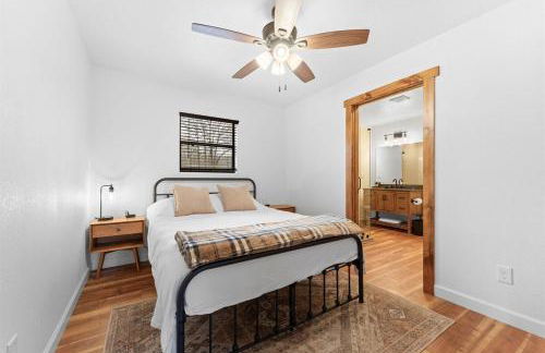 Remodeled Lakefront Cabin, shuffleboard, Starlink - Foto 39