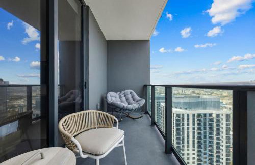 Stunning Lux 2 Bed 2 Bath with Panoramic View from Balcony - Foto 38