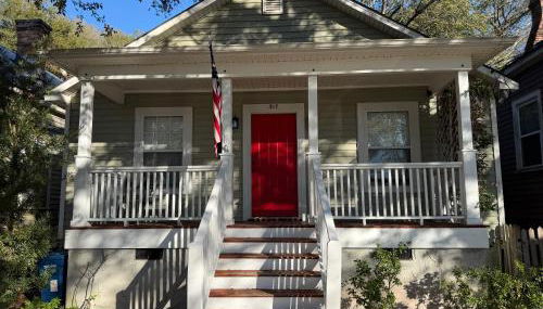 Downtown 3 BR, 2 BA newly renovated home close to Castle St - Photo 3