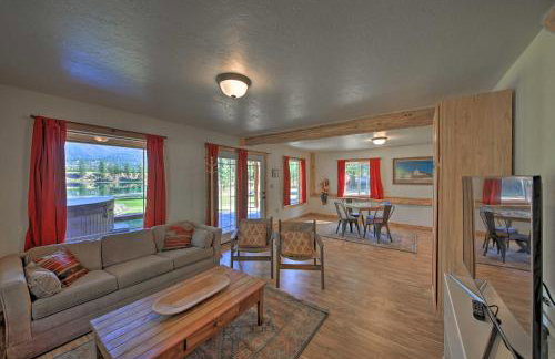 Scenic Riverfront Retreat with Hot Tub and Kayaks! - Foto 10