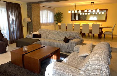 Magnífica Villa Familiar Con Piscina a 8Km Playa - Photo 7