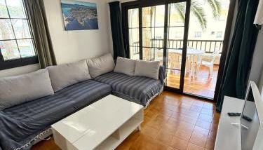 Apartamento en la Escala con piscina y parking - Photo 5