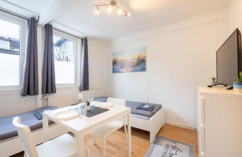 Monteurwohnung-mit-Terrasse-fuer-7-Personen-WLAN-TV-Kueche-Ahrensburg-Naehe-Hamburg-AGRP1204 - Photo 4