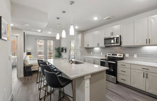 Modern 2BR Poolside Patio Suite in North Austin - Foto 1