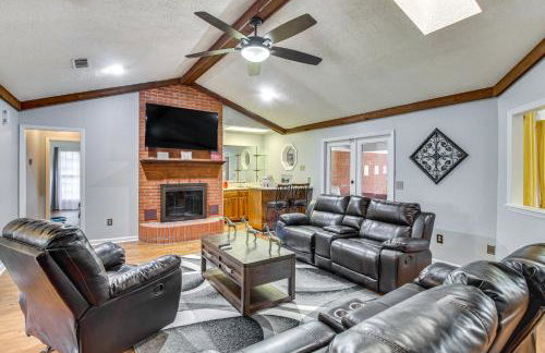 Pool and Gameroom Family Fun Retreat in Hinesville! - Foto 2