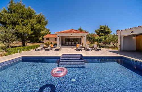 Luxury Villa Nature with heated private pool, sauna & fire pit, a short walk to the beach - Photo 8