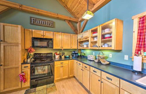 Slaty Fork Escape with Mountain View and Hot Tub! - Foto 11