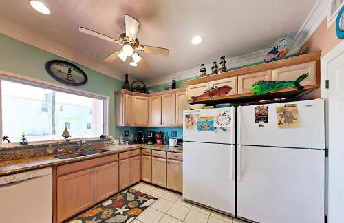 Escape Ocean View l Large Deck Sleeps 10 - Foto 11