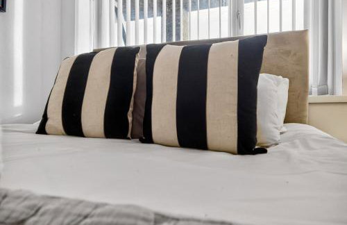 Long Stays Roath Park 2BR Apartment with Parking Central Location - Foto 2