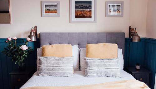 Crown Stables - Photo 2