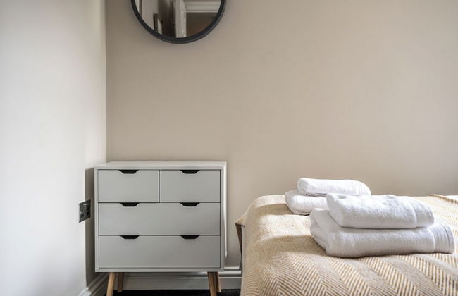 Stunning 2 Bed in Centre of Cheltenham - Photo 1