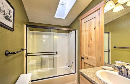 Lakefront Eatonville Cabin with Dock and Mtn Views! - Foto 13