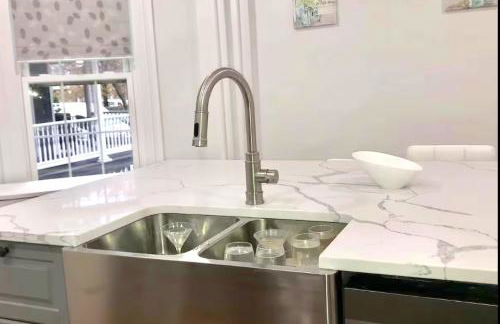 Gorgeous Victorian House!! Entire suite in SAM's home - Foto 31