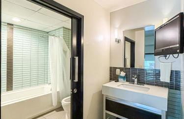 Stylish 2BR Loft with Top-Tier Amenities - 104 - GL - Foto 6