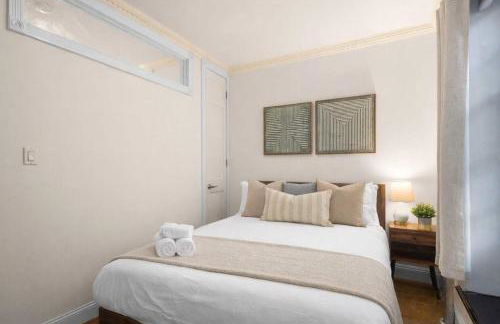 Stylish East Side Escape Steps from Fun - Foto 13