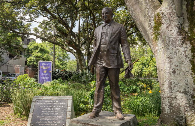 Tour di Medellín in chiva rumbera - Foto 6