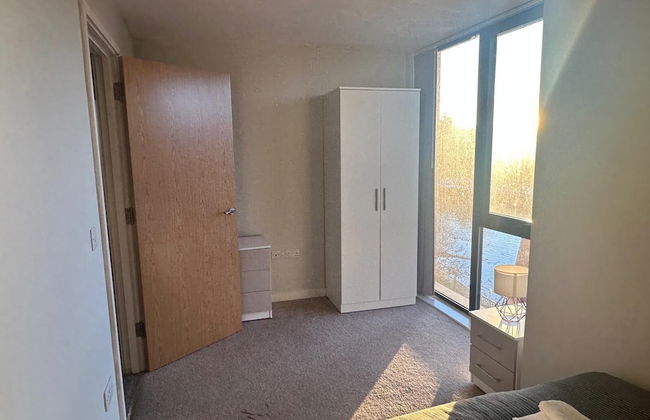 Adelphi Wharf Apartments by Beehosting - Photo 16