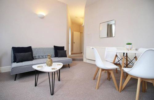2 Bedroom City Apartment - 20mins Walk to Cabot Circus, With Free Wi-Fi & Off-Peak Parking Included - Foto 31
