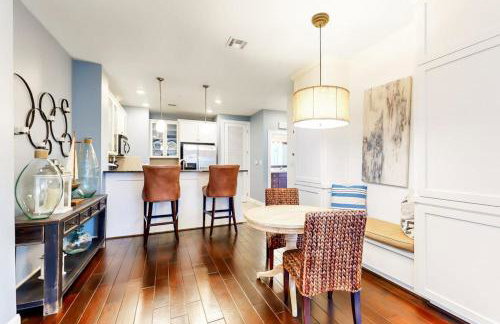 Water-View Condo with Balcony, Smart TVs, Washer/Dryer and Pool - Foto 11