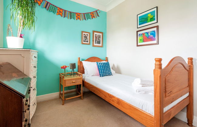 Majestic Home With Beautiful Garden in North West London by Underthedoormat - Foto 9