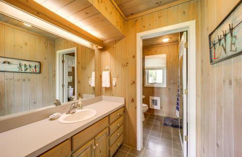 Close to Trails! Seven Devils Retreat with Hot Tub - Foto 18