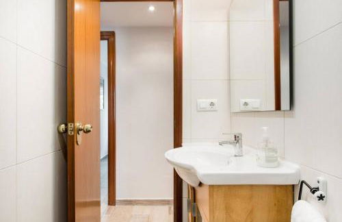 Charming Apartment With Vibrant Accents - Photo 37