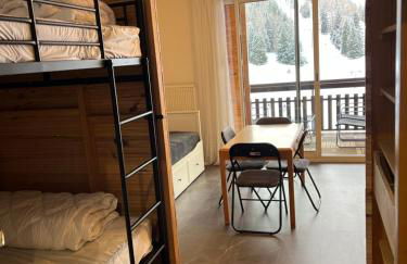 Studio aux pieds des pistes et des commerces - Photo 4