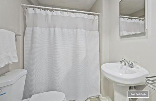 Luxury End Unit Townhome Just 40 Minutes from DC, Pet-Friendly, Privacy Fenced - Foto 15