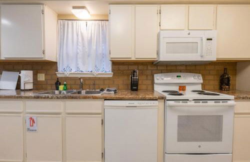 2BR Penthouse Condo - 2 Pools - Close to the Strip - Stairs Required - FREE TICKETS INCLUDED - FHC-24 - Foto 10