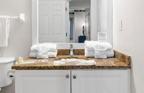 Seventh Floor Serenity, Updated 3BR with OceanFront Private Balcony at The Wyndham Ocean Walk Resort - Foto 8