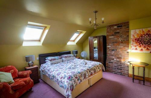 School House, cosy cottage for 12 with hot tub in the Peak District - Photo 59